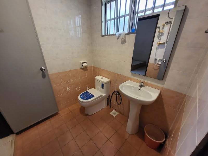 Rumah Berkembar untuk Dijual di Taman Overseas Union (Taman Oug) (Jalan Klang Lama (Old Klang Road)) - Bobo Lee - Bathroom - PropertyGuru.com.my