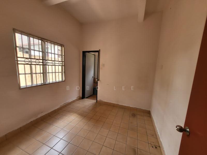 Rumah Berkembar untuk Dijual di Taman Overseas Union (Taman Oug) (Jalan Klang Lama (Old Klang Road)) - Bobo Lee - Bedroom - PropertyGuru.com.my