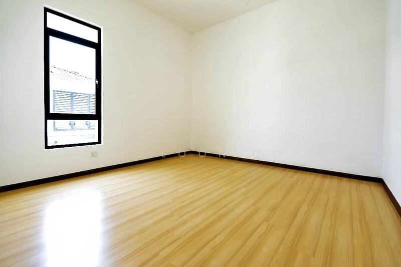 Bedroom 2 (1st floor)