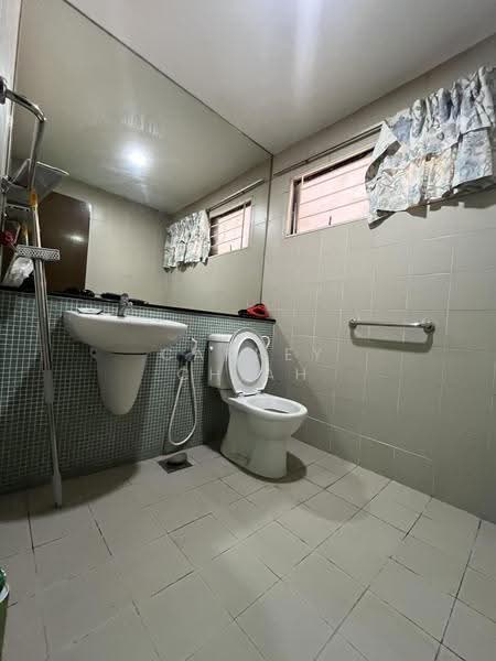 Rumah Teres 2-Tingkat untuk Disewa di Pusat Bandar Puchong (Puchong) - Carrey Chiah - Bathroom - PropertyGuru.com.my