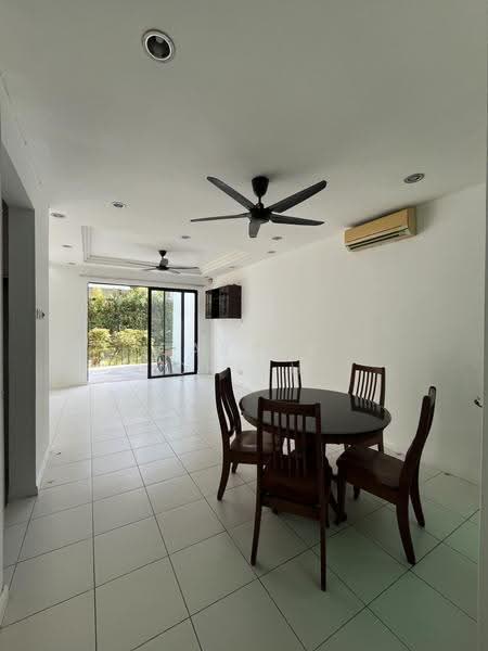 Rumah Teres 2-Tingkat untuk Disewa di Pusat Bandar Puchong (Puchong) - Carrey Chiah - Living Room - PropertyGuru.com.my