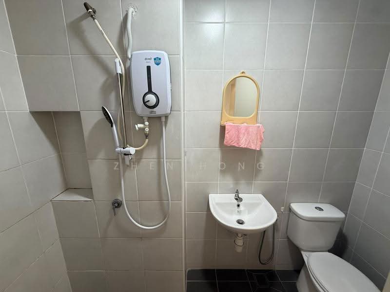 Rumah Bandar untuk Disewa di Bandar Cassia (Batu Kawan) - Zhen Hong - Bathroom - PropertyGuru.com.my
