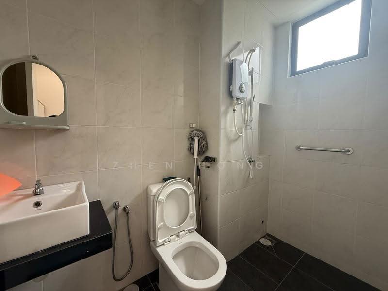 Rumah Bandar untuk Disewa di Bandar Cassia (Batu Kawan) - Zhen Hong - Bathroom - PropertyGuru.com.my