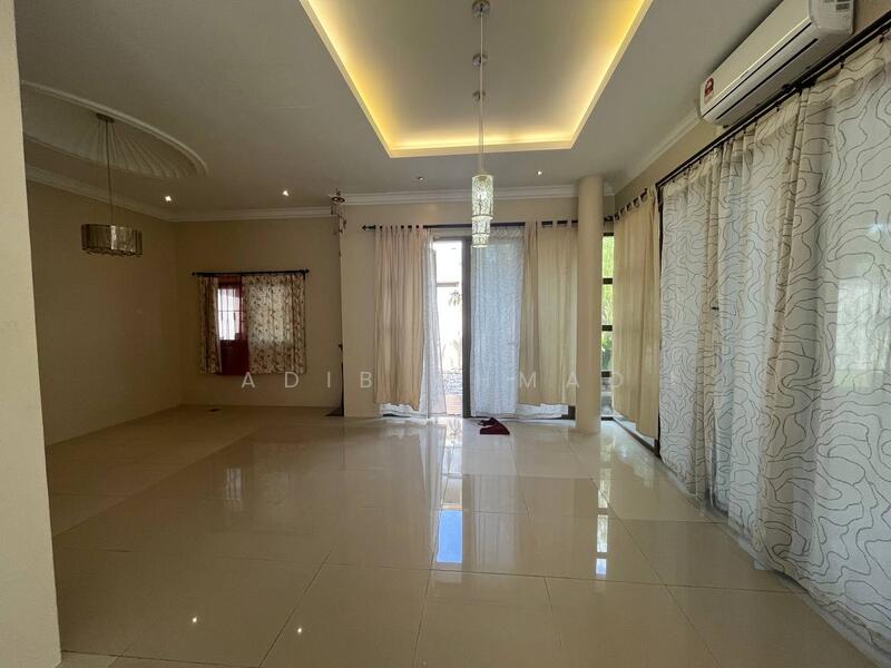 Rumah Banglo untuk Dijual di Bandar Seri Putra (Bangi) - Adib Ahmad - Living Room - PropertyGuru.com.my
