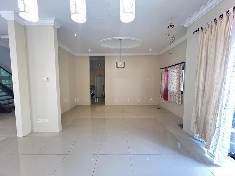 Rumah Banglo untuk Dijual di Bandar Seri Putra (Bangi) - Adib Ahmad - Living Room - PropertyGuru.com.my