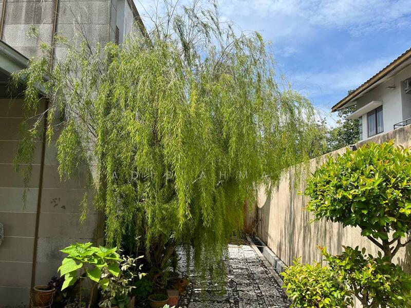 Rumah Banglo untuk Dijual di Bandar Seri Putra (Bangi) - Adib Ahmad - Garden - PropertyGuru.com.my