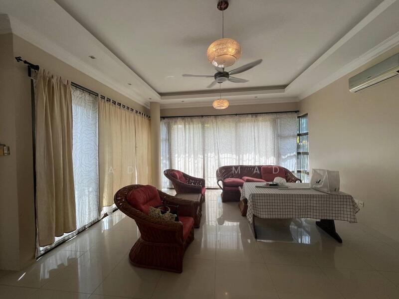 Rumah Banglo untuk Dijual di Bandar Seri Putra (Bangi) - Adib Ahmad - Living Room - PropertyGuru.com.my