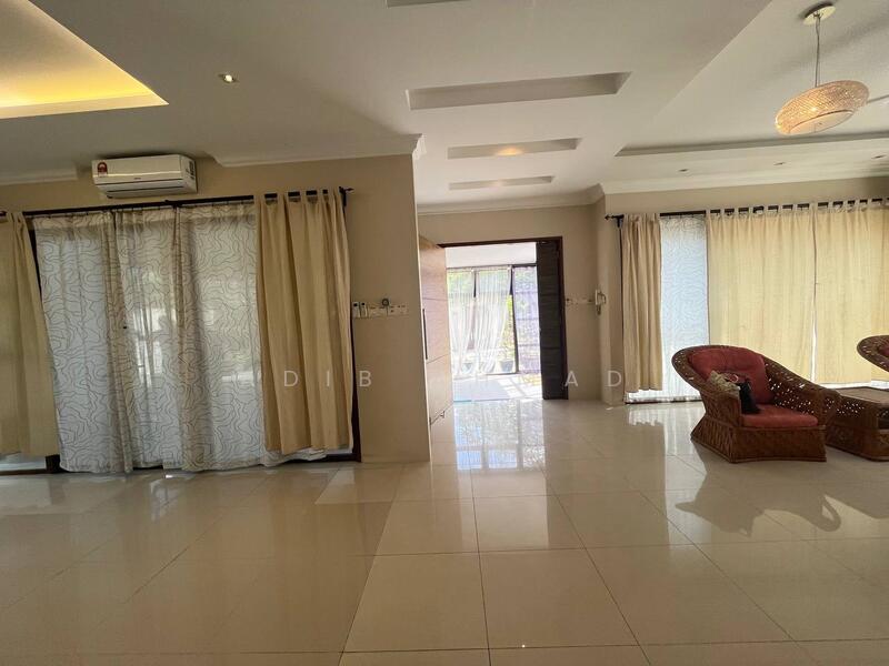 Rumah Banglo untuk Dijual di Bandar Seri Putra (Bangi) - Adib Ahmad - Living Room - PropertyGuru.com.my