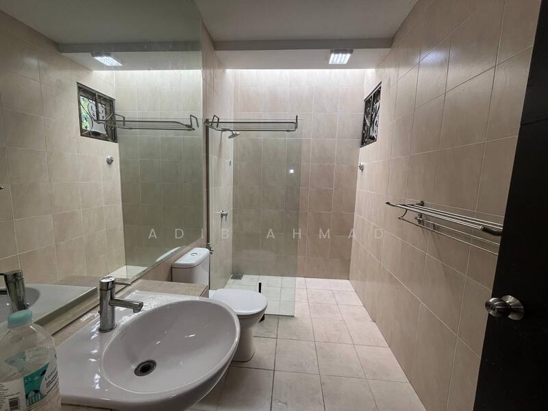 Rumah Banglo untuk Dijual di Bandar Seri Putra (Bangi) - Adib Ahmad - Bathroom - PropertyGuru.com.my