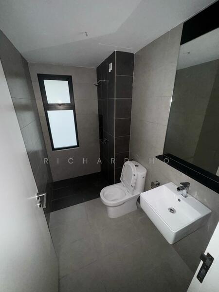 Master Bedroom Bathroom