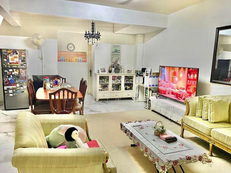 Rumah Teres 2 Tingkat untuk Dijual di Taman Ramal Ros (Bangi) - Calvin Kok - Living Room - PropertyGuru.com.my