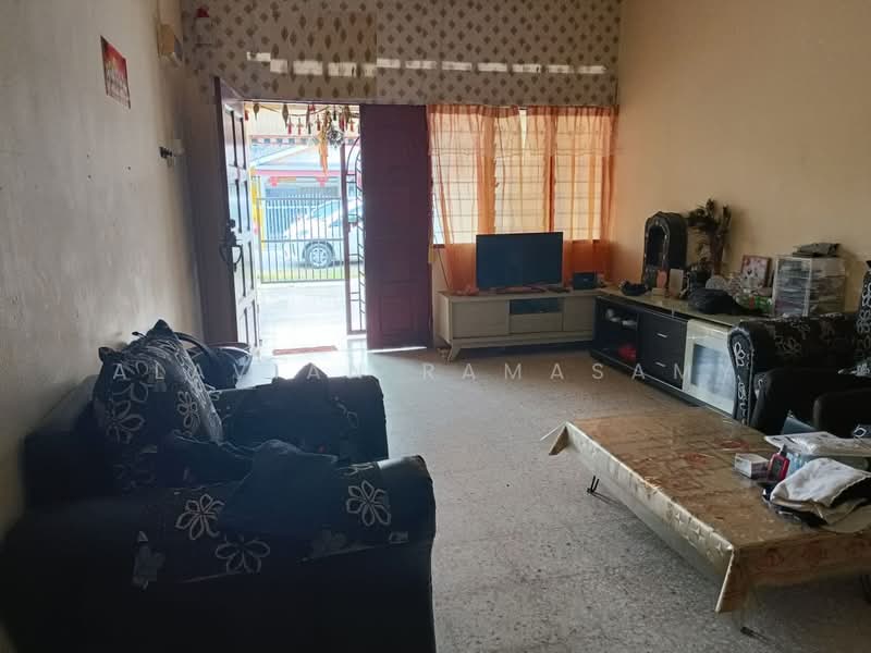 1-storey Terraced House for Sale in Bandar Bukit Tinggi (Klang) - Alavian Ramasamy - Living Room - PropertyGuru.com.my