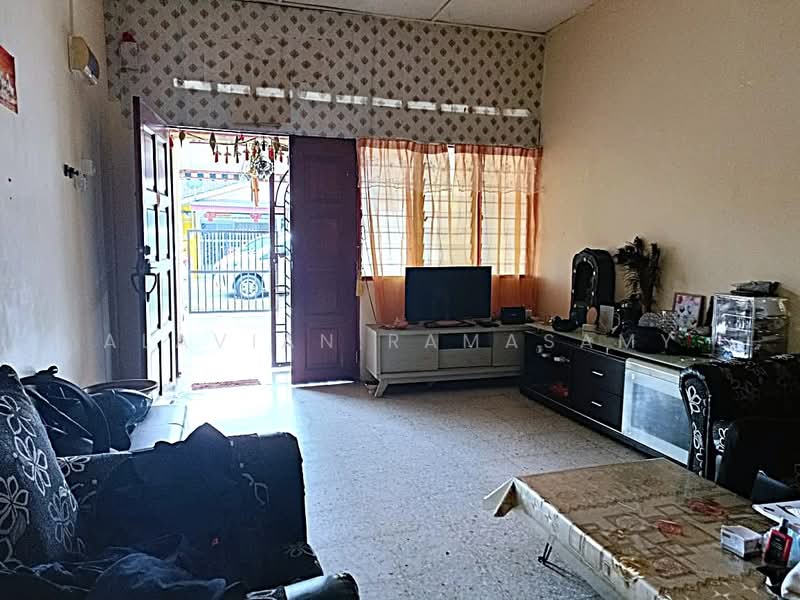 1-storey Terraced House for Sale in Bandar Bukit Tinggi (Klang) - Alavian Ramasamy - Living Room - PropertyGuru.com.my