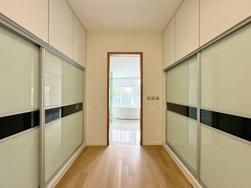 Walk in closet 