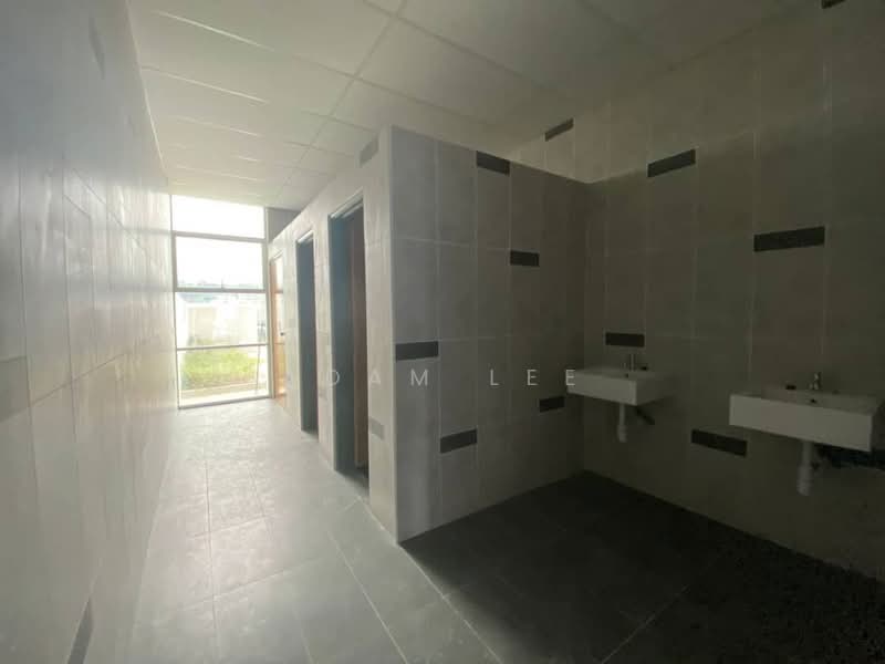 Kilang untuk Disewa di Ulu Tiram (Johor) - Adam Lee - Bathroom - PropertyGuru.com.my