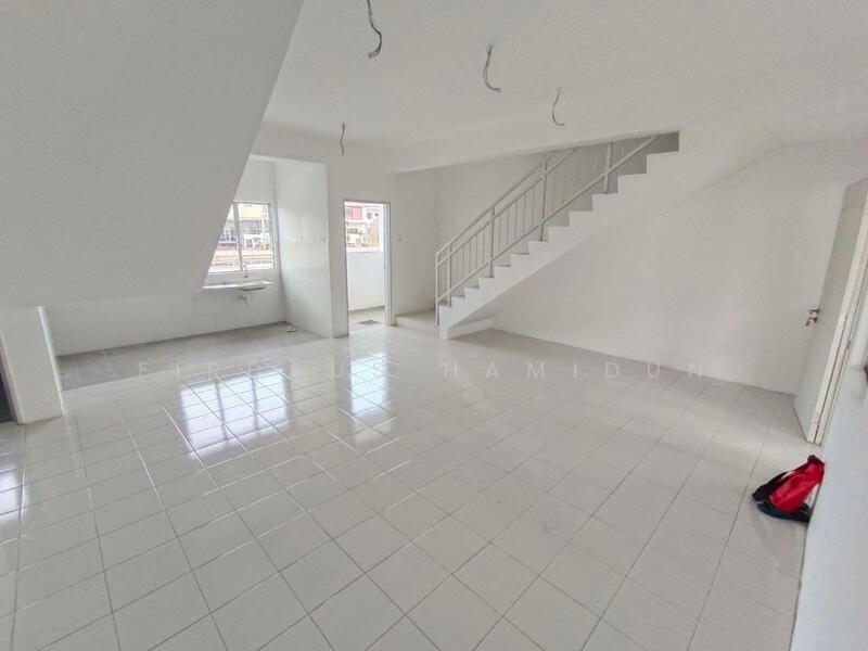 For Sale - Seri Kenari Townhouse Saujana Perdana