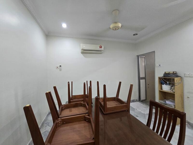 Rumah Teres 2 Tingkat untuk Dijual di Island Glades (Jelutong) - A Ee Ee - Dining Room - PropertyGuru.com.my