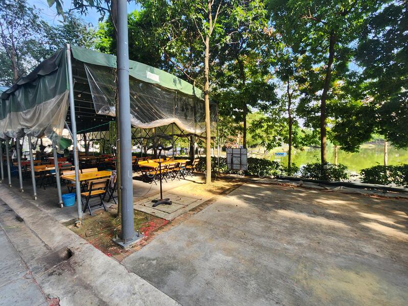 Lakeside Restaurant