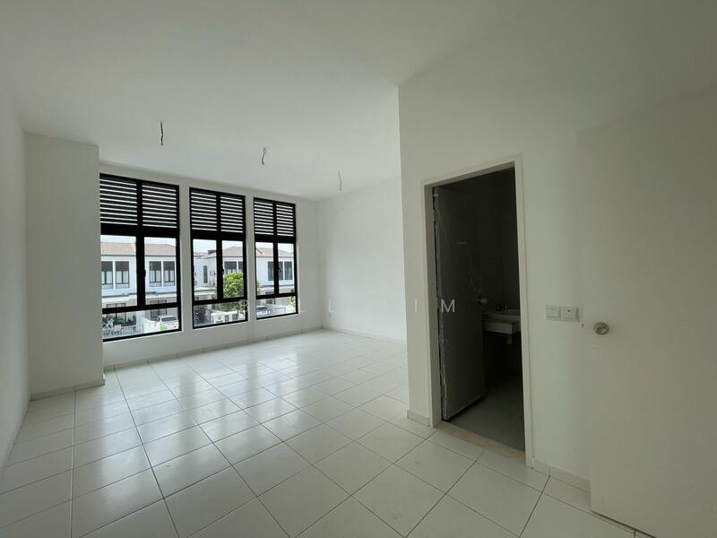 2-storey Terraced House for Sale in Bandar Puncak Alam (Puncak Alam) - Bill Lim - Living Room - PropertyGuru.com.my