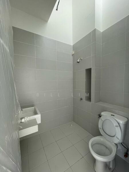 2-storey Terraced House for Sale in Bandar Puncak Alam (Puncak Alam) - Bill Lim - Bathroom - PropertyGuru.com.my