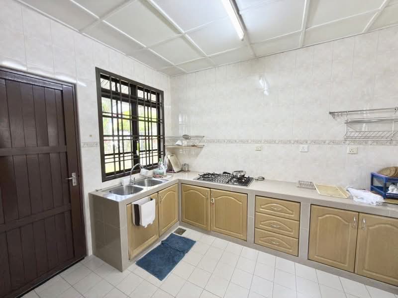 Rumah Berkembar untuk Dijual di Taman Sentosa (Johor Bahru) - Yik Tat - Kitchen - PropertyGuru.com.my