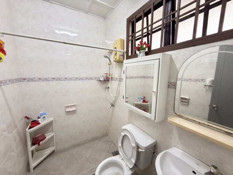 Rumah Berkembar untuk Dijual di Taman Sentosa (Johor Bahru) - Yik Tat - Bathroom - PropertyGuru.com.my