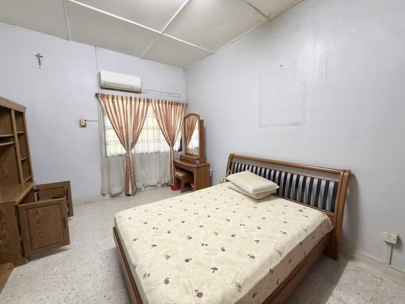 Rumah Berkembar untuk Dijual di Taman Sentosa (Johor Bahru) - Yik Tat - Bedroom - PropertyGuru.com.my