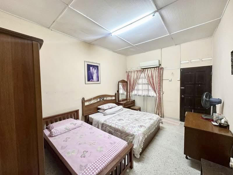 Rumah Berkembar untuk Dijual di Taman Sentosa (Johor Bahru) - Yik Tat - Bedroom - PropertyGuru.com.my
