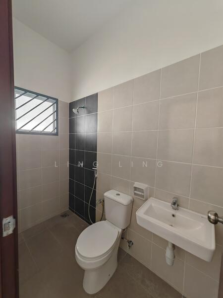2-storey Terraced House for Rent in Semenyih (Selangor) - Ling Ling - Bathroom - PropertyGuru.com.my