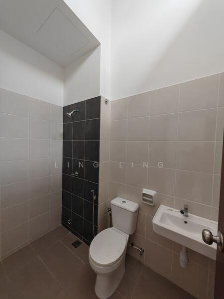 2-storey Terraced House for Rent in Semenyih (Selangor) - Ling Ling - Bathroom - PropertyGuru.com.my