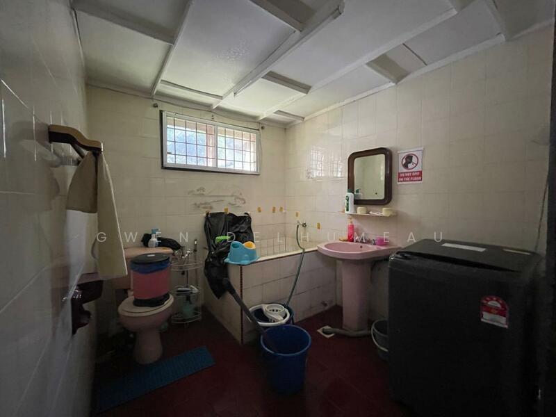 Ground Floor: Bathroom