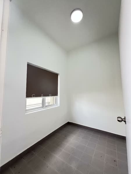 Kondominium untuk Disewa di Sky Vista Residency - SCARLET LIM - Maid room - PropertyGuru.com.my