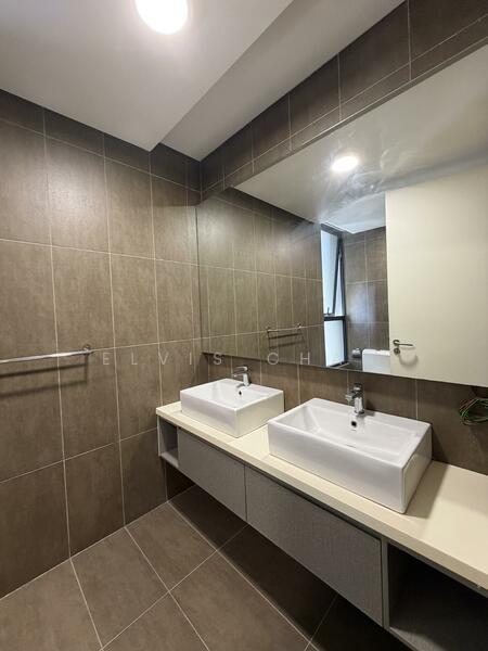 Room 1 (Bathroom)