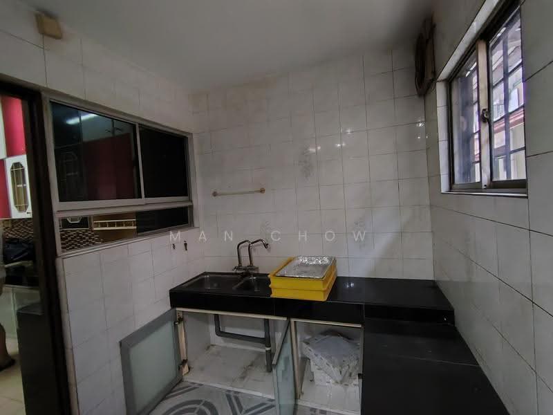 2-storey Terraced House for Sale in Serdang Raya (Seri Kembangan) - MAN CHOW - Kitchen - PropertyGuru.com.my