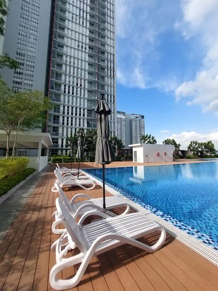 Kondominium untuk Dijual di Lakefront Homes - Azlin Ismail - Pool - PropertyGuru.com.my