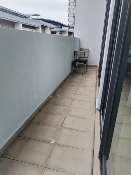 Balcony or smoking area