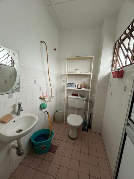 Bathroom Master bedroom