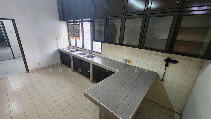 Dry kitchen 