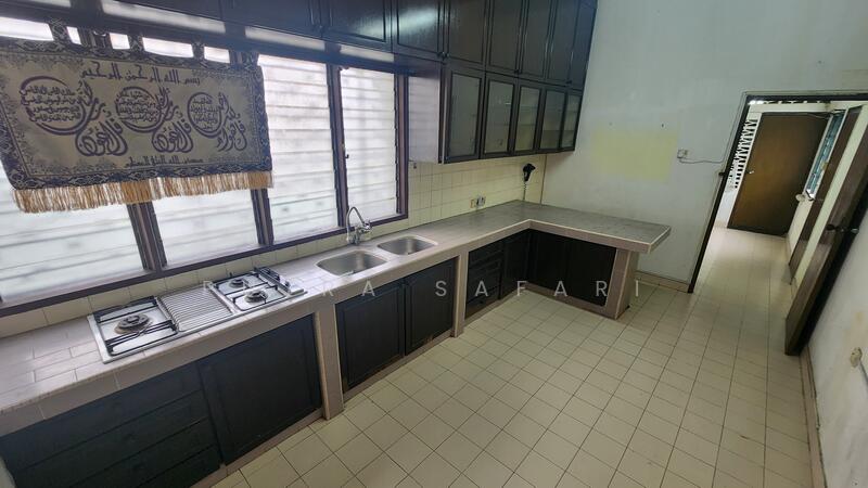 Dry kitchen 