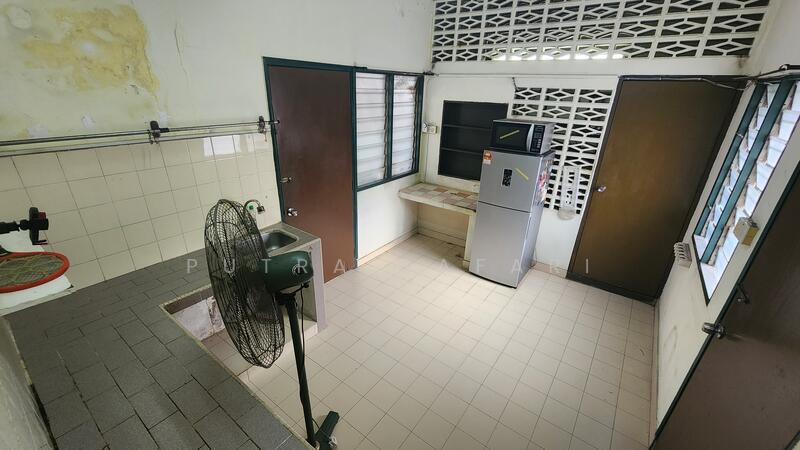 Wet kitchen 