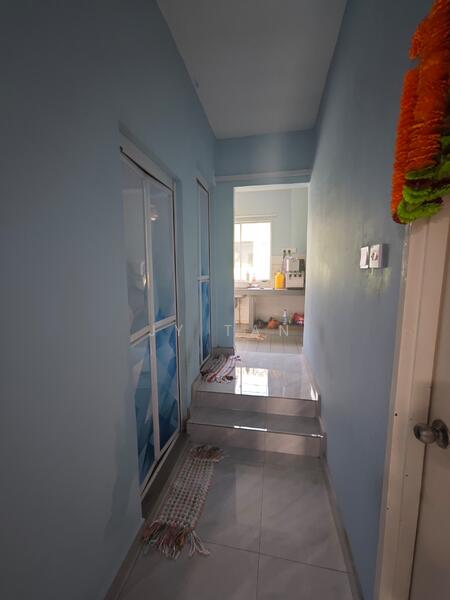1-storey Terraced House for Sale in Taman Ungku Tun Aminah (Skudai) - JY Tan - Corridor - PropertyGuru.com.my