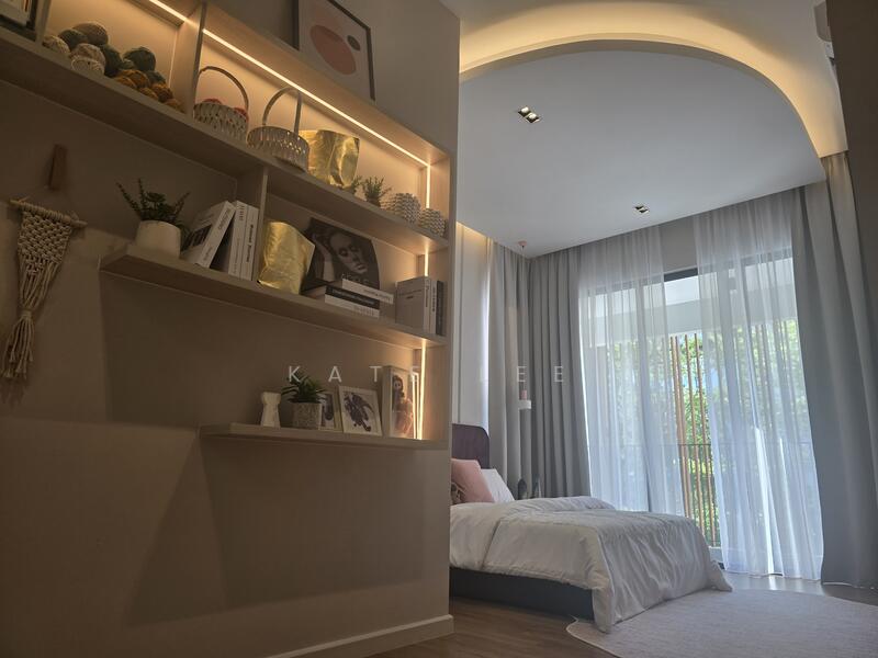 Master Bedroom 2 with balcony ensuited b