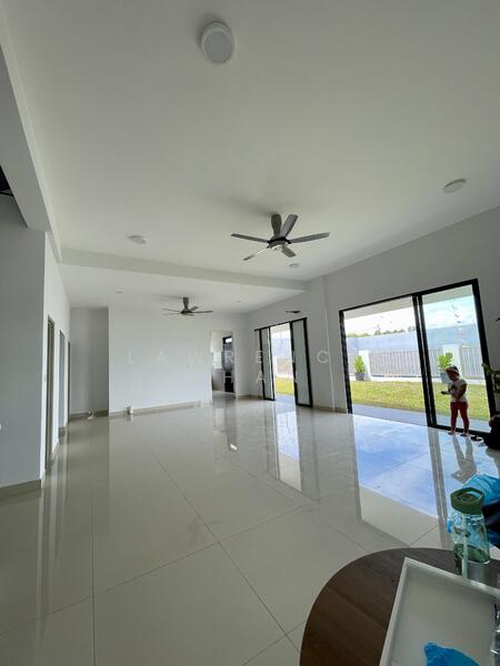 Rumah Berkembar untuk Dijual di Lakeside Residences (Puchong) - Lawrence Chan - Living Room - PropertyGuru.com.my