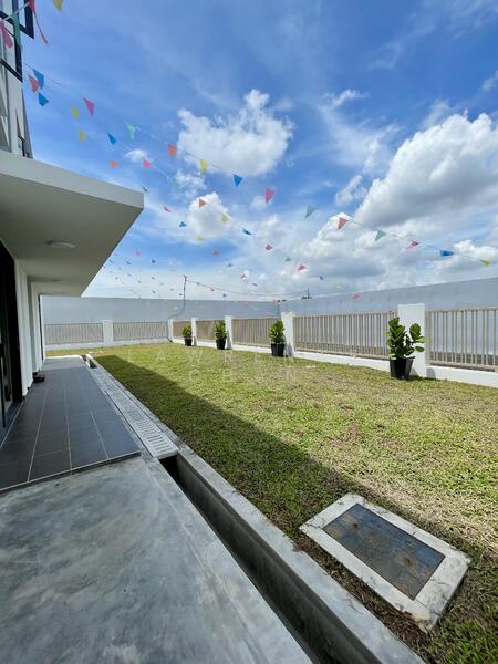 Rumah Berkembar untuk Dijual di Lakeside Residences (Puchong) - Lawrence Chan - Exterior - PropertyGuru.com.my