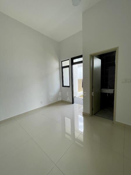 Rumah Berkembar untuk Dijual di Lakeside Residences (Puchong) - Lawrence Chan - Bathroom - PropertyGuru.com.my