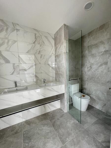Rumah Berkembar untuk Dijual di Lakeside Residences (Puchong) - Lawrence Chan - Bathroom - PropertyGuru.com.my