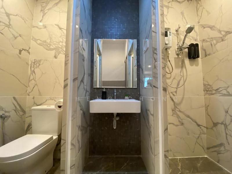 Kediaman Servis untuk Dijual di The Grand Subang Jaya SS15 - Yu Heng Chong - Bathroom - PropertyGuru.com.my