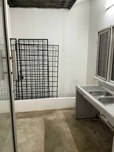 Kedai / Pejabat untuk Disewa di Taman Sri Sinar (Segambut) - Kemp Lee - Kitchen - PropertyGuru.com.my