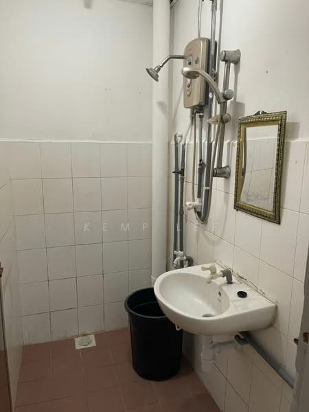 Kedai / Pejabat untuk Disewa di Taman Sri Sinar (Segambut) - Kemp Lee - Bathroom - PropertyGuru.com.my