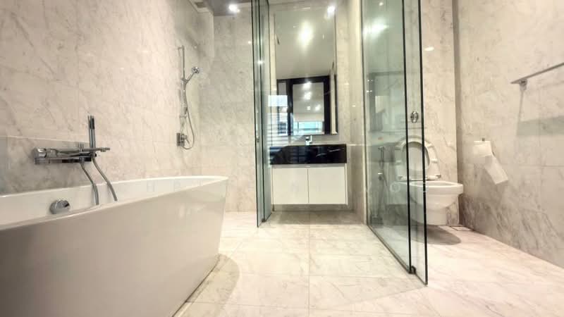 Servis Apartment untuk Dijual di Banyan Tree Signatures - Christine Voo - Bathroom with Bathtub - PropertyGuru.com.my